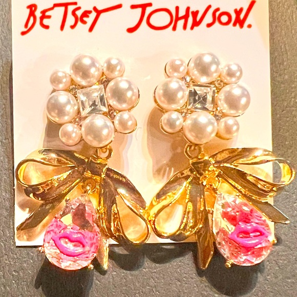 New BETSEY JOHNSON Pearly Bow Crystal Earrings - Picture 6 of 10